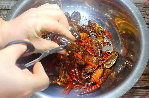 飯店蒜蓉小龍蝦為啥好吃？大廚教你正宗做法，原來(lái)要放這些調(diào)料
